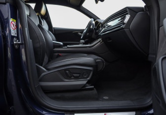 Подержанный автомобиль Audi Q8 2019 года (27 фото)