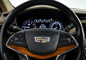 Подержанный автомобиль Cadillac XT5 2019 года (18 фото)