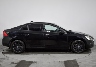 Подержанный автомобиль Volvo S60 2013 года (4 фото)