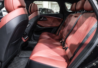 Подержанный автомобиль Exeed RX 2024 года (12 фото)