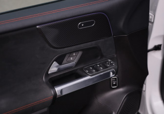 Подержанный автомобиль Mercedes-Benz GLB 2020 года (25 фото)