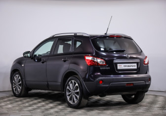 Подержанный автомобиль Nissan Qashqai 2010 года (7 фото)