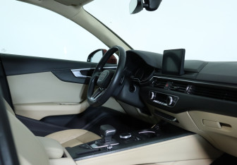 Подержанный автомобиль Audi A4 Sedan 2016 года (11 фото)