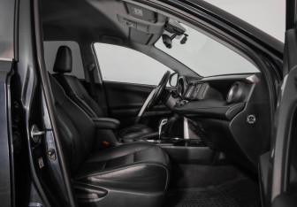 Подержанный автомобиль Toyota RAV4 2016 года (27 фото)