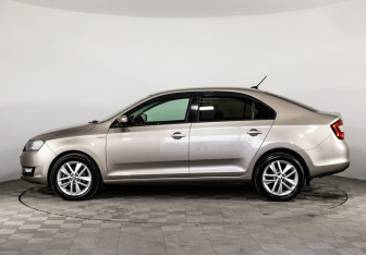 Подержанный автомобиль Skoda Rapid Liftback 2018 года (8 фото)