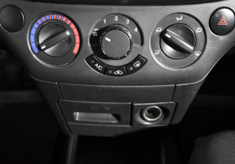 Подержанный автомобиль Chevrolet Aveo Hatchback 2010 года (14 фото)