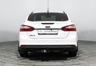 Подержанный автомобиль Ford Focus Sedan 2012 года (6 фото)