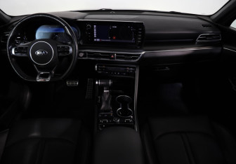 Подержанный автомобиль Kia K5 2020 года (9 фото)