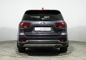 Подержанный автомобиль Kia Sorento 2018 года (6 фото)