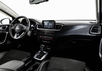 Подержанный автомобиль Kia Ceed Wagon 2019 года (10 фото)