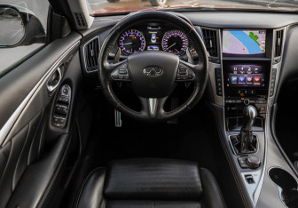 Подержанный автомобиль Infiniti Q50 2016 года (11 фото)