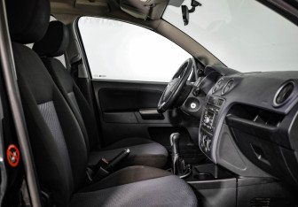 Подержанный автомобиль Ford Fusion 2007 года (21 фото)