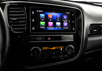 Подержанный автомобиль Mitsubishi Outlander 2019 года (15 фото)