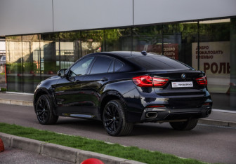 Подержанный автомобиль BMW X6 2017 года (9 фото)