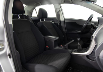 Подержанный автомобиль Toyota Corolla Sedan 2008 года (34 фото)