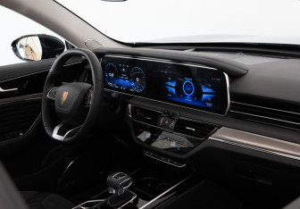 Подержанный автомобиль Hongqi HS5 2024 года (14 фото)