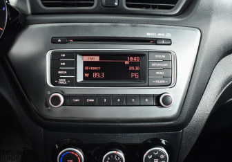 Подержанный автомобиль Kia Rio Hatchback 2017 года (15 фото)