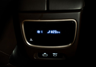 Подержанный автомобиль Exeed VX 2023 года (21 фото)