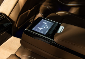 Подержанный автомобиль Hongqi H9 2023 года (27 фото)