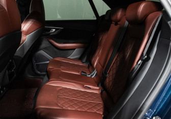 Подержанный автомобиль Audi SQ8 2021 года (10 фото)