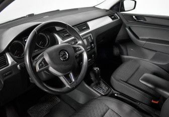 Подержанный автомобиль Skoda Rapid Liftback 2016 года (9 фото)