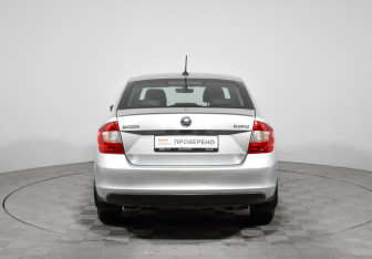 Подержанный автомобиль Skoda Rapid Liftback 2017 года (6 фото)