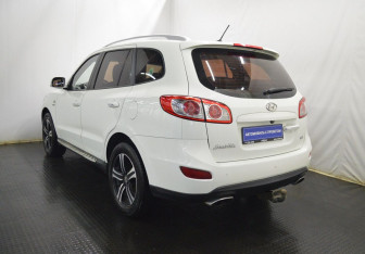 Подержанный автомобиль Hyundai Santa Fe 2010 года (7 фото)