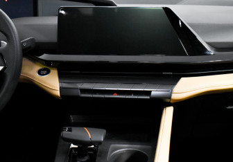 Подержанный автомобиль Changan UNI-V 2022 года (17 фото)