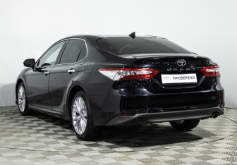 Подержанный автомобиль Toyota Camry Sedan 2020 года (7 фото)