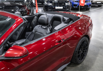 Подержанный автомобиль Ford Mustang Convertible 2019 года (4 фото)