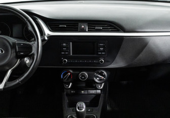 Подержанный автомобиль Kia Rio Sedan 2021 года (14 фото)
