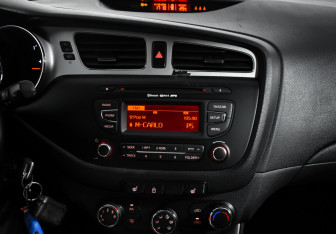 Подержанный автомобиль Kia Ceed Hatchback 2014 года (16 фото)