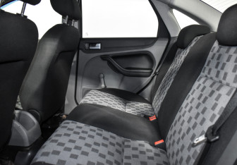 Подержанный автомобиль Ford Focus Sedan 2008 года (12 фото)