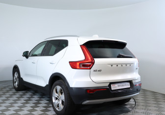 Подержанный автомобиль Volvo XC40 2019 года (8 фото)