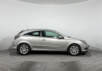 Подержанный автомобиль Opel Astra Hatchback 2008 года (4 фото)