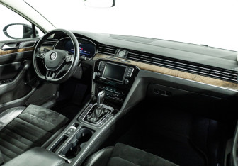 Подержанный автомобиль Volkswagen Passat Sedan 2016 года (9 фото)