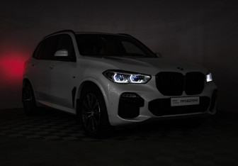 Подержанный автомобиль BMW X5 2019 года (33 фото)