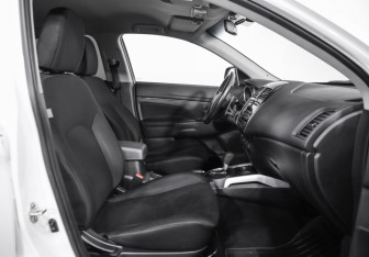 Подержанный автомобиль Mitsubishi ASX 2013 года (17 фото)