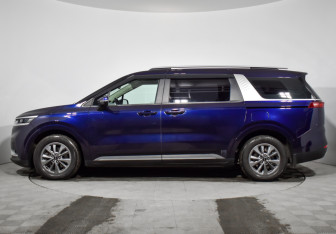 Подержанный автомобиль Kia Carnival 2021 года (8 фото)