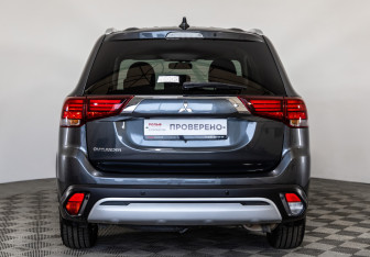 Подержанный автомобиль Mitsubishi Outlander 2021 года (6 фото)