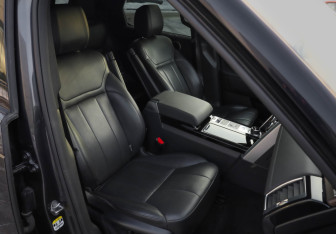 Подержанный автомобиль Land Rover Discovery 2020 года (30 фото)