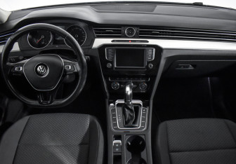 Подержанный автомобиль Volkswagen Passat Sedan 2017 года (15 фото)