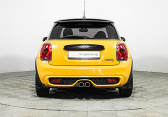 Подержанный автомобиль MINI Hatch 2014 года (6 фото)