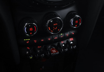 Подержанный автомобиль MINI Hatch 2020 года (17 фото)
