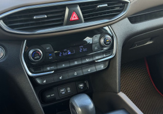 Подержанный автомобиль Hyundai Santa Fe 2019 года (17 фото)