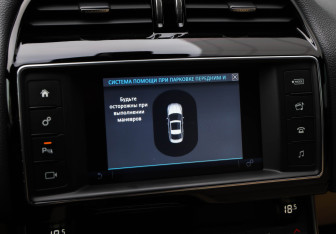 Подержанный автомобиль Jaguar XE 2015 года (14 фото)