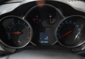 Подержанный автомобиль Chevrolet Cruze Sedan 2013 года (12 фото)