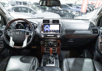 Подержанный автомобиль Toyota Land Cruiser Prado 2014 года (10 фото)