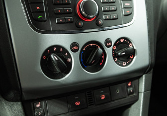 Подержанный автомобиль Ford Focus Hatchback 2007 года (15 фото)