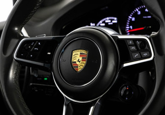 Подержанный автомобиль Porsche Cayenne 2018 года (14 фото)